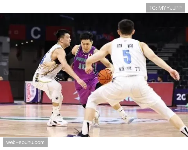 【2026年4月CBA联赛赛季风格演化路径·赛前·前瞻半决赛对阵解析：辽粤大战再上演，双方后场对位成风格较量关键