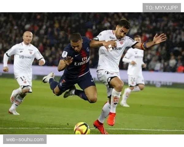 多个法甲主场计划在夏季进行草皮更换,选用更耐磨损的混合草种